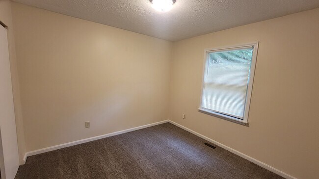 Building Photo - 1360 8th Ave