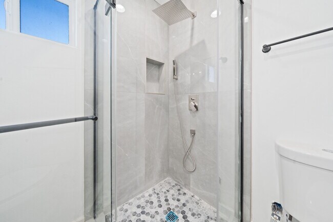 Building Photo - 6733 Lanto St