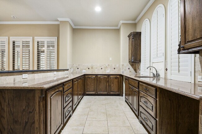 Building Photo - 2101 Miracle Point Dr