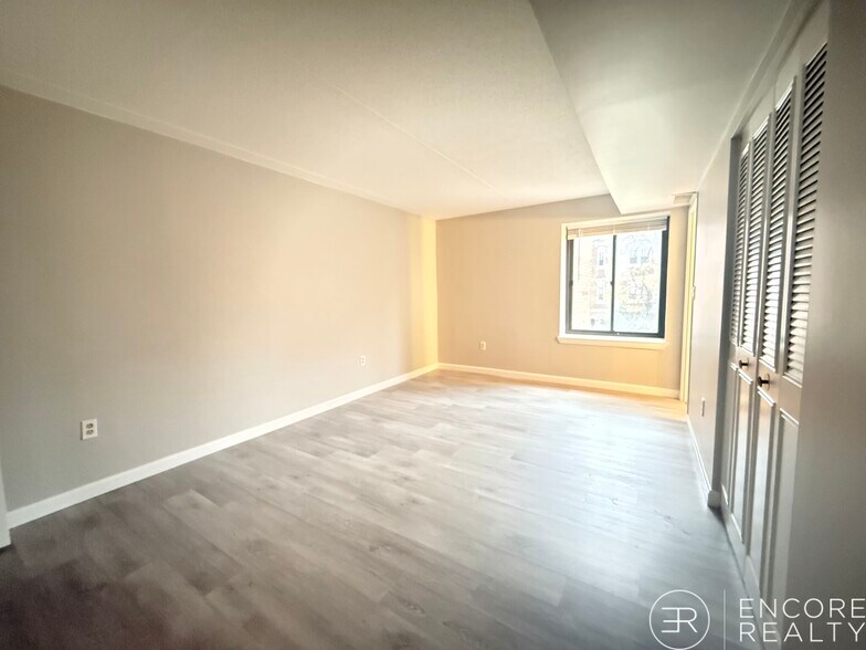 Building Photo - 1243 Beacon St