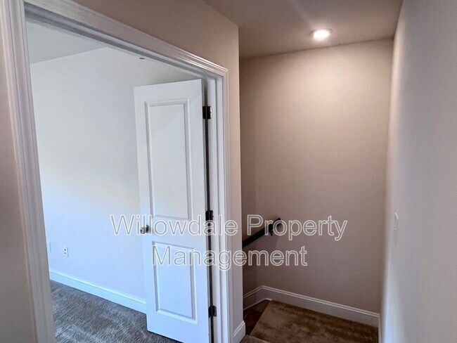Building Photo - 125 Woodford Reserve Ct