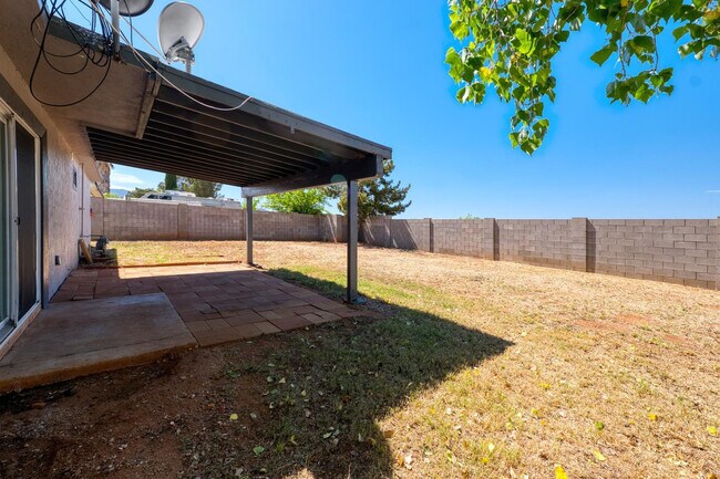 Building Photo - 4931 E De Medici Dr