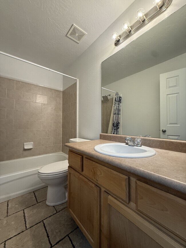 Building Photo - 6248 S High Bluff Dr