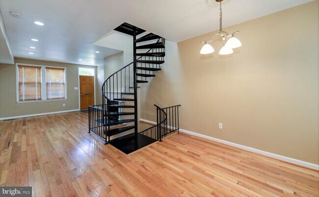 Building Photo - 3254 Q St NW