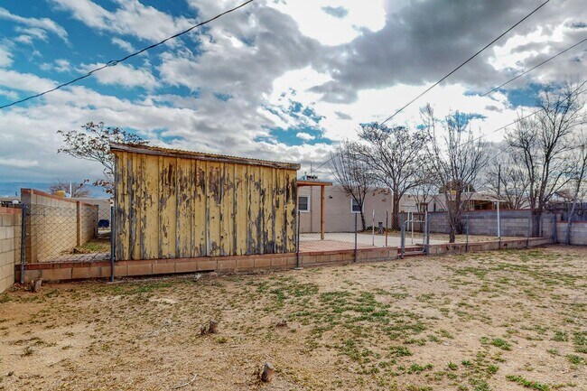 Building Photo - NE 2/BD 1/BA 1/CG HOME