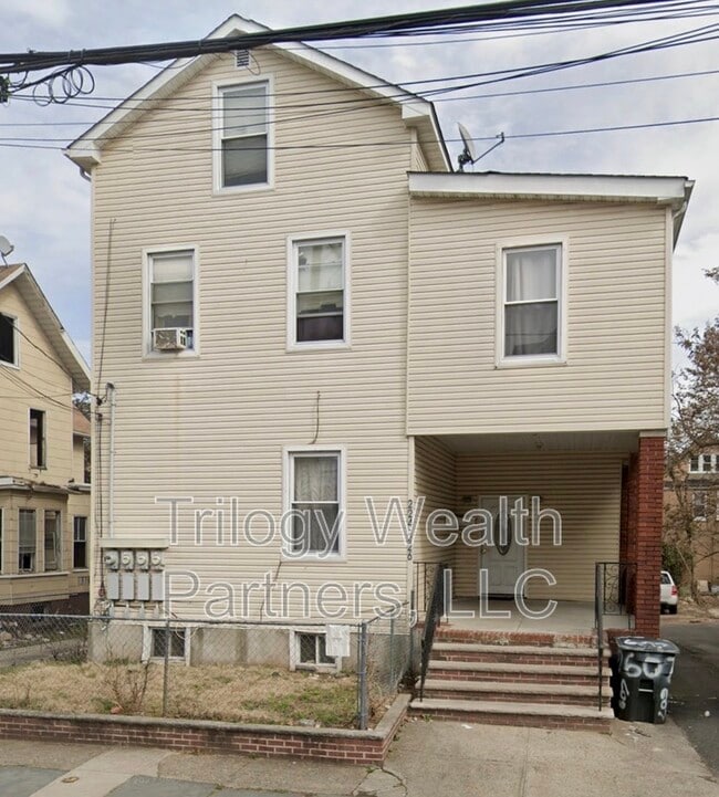 Building Photo - 224 S 7th St