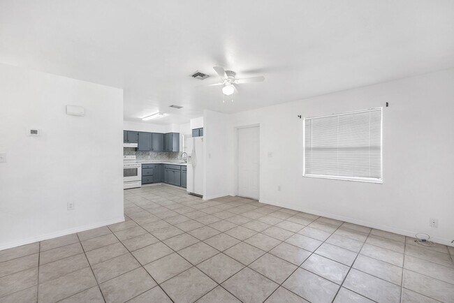 Building Photo - Two Bedroom Duplex in Bonita Springs