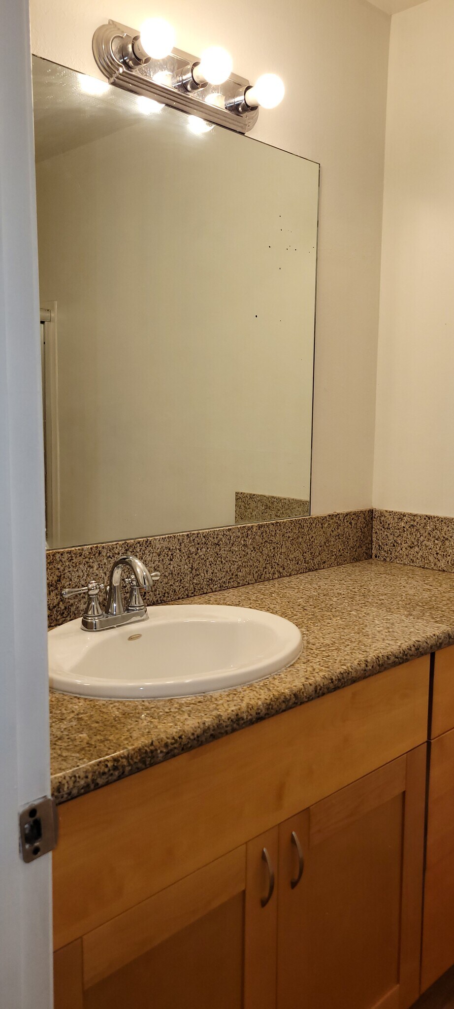 Building Photo - 1611 Hotel Cir S