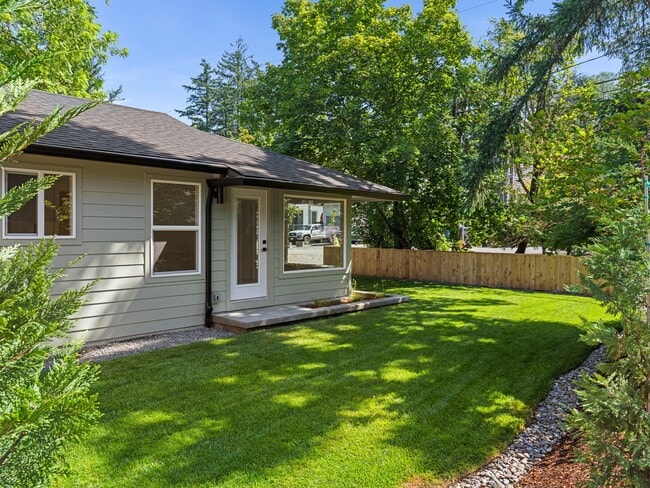 Building Photo - Light-Filled, Fully Remodeled 2?Bed / 1?Ba...