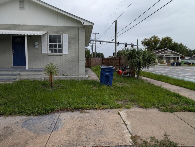 Building Photo - 1316 Holmes Ave