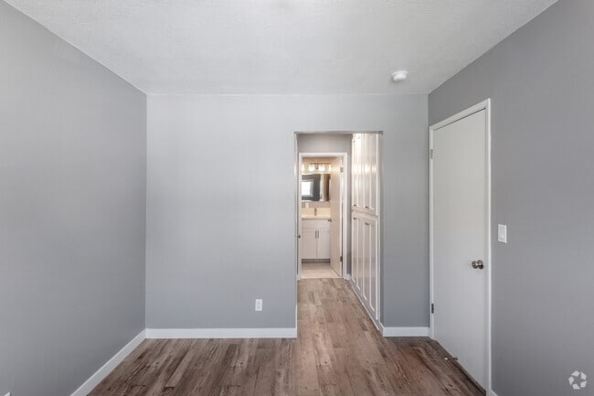 1BR, 1BA - 750SF - Bedroom - Lincoln Apartments