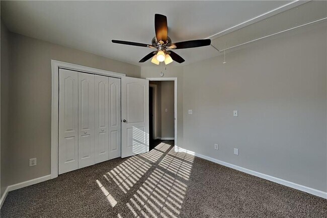 Building Photo - 412 Oscar Way