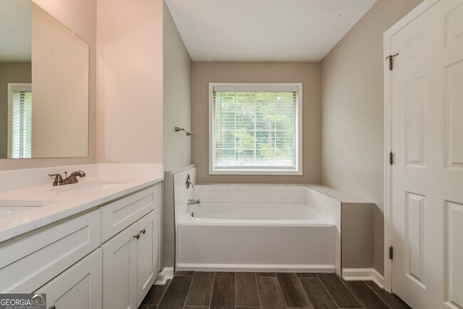 Building Photo - 5815 Rex Mill Dr