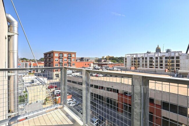 Building Photo - 309 E 5th St