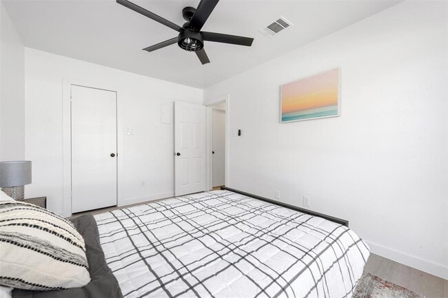 Building Photo - 10111 Golden Meadow Dr