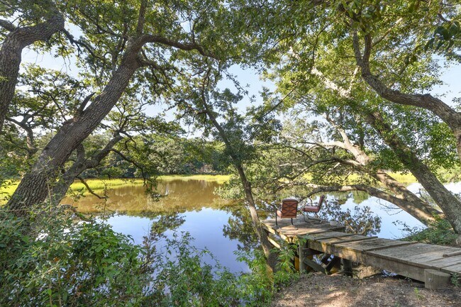 Building Photo - 886 Sedge Ct