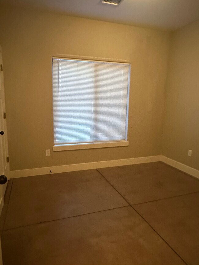 Building Photo - 4723 N Hillside Ct