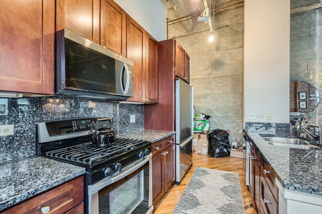 Building Photo - 1735 N Paulina St