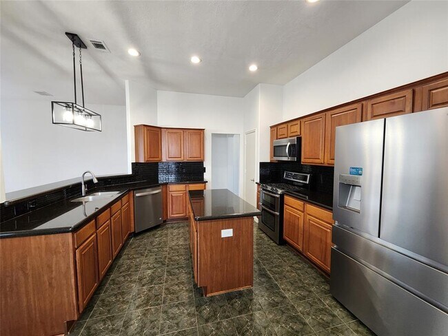 Building Photo - 19322 Pinewood Bluff Ln