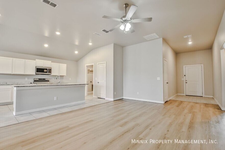 Building Photo - 13407 Ave. R-1(FS)