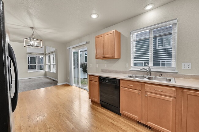 Building Photo - $2,200.00 - 3 Beds, 2.5 Baths, Single Fami...