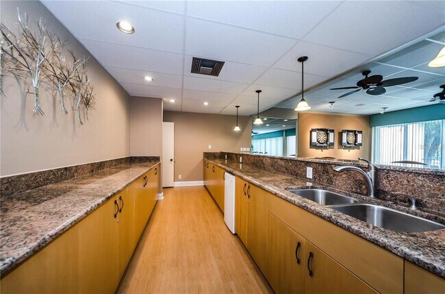 Building Photo - 7560 Bay Island Dr S