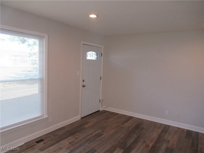 Building Photo - 12009 Summerland Ave