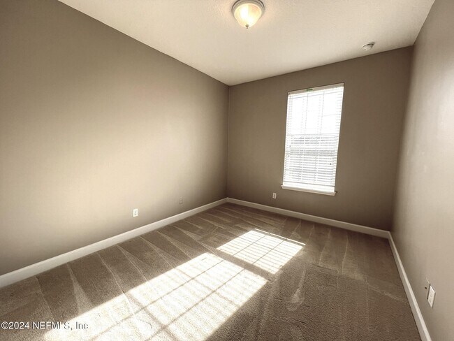 Building Photo - 4462 Ellipse Dr