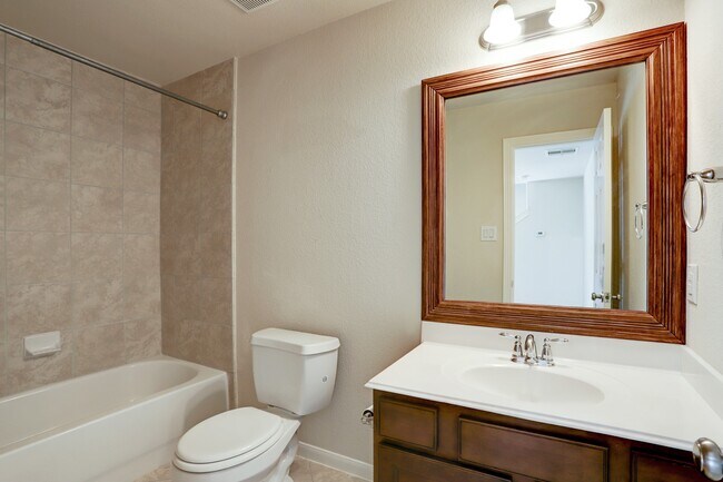 Building Photo - 10718 Clearview Villa Pl