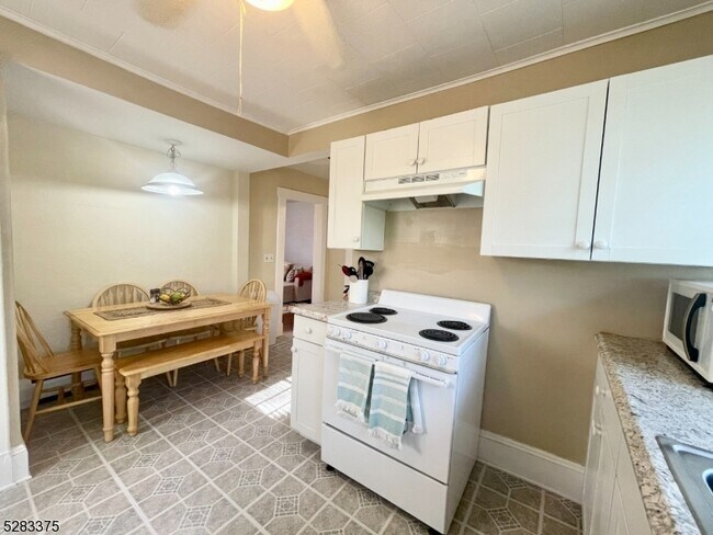 Building Photo - 255 Paterson Hamburg Turnpike