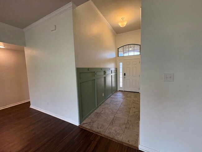 Building Photo - 615 Cross Dr.