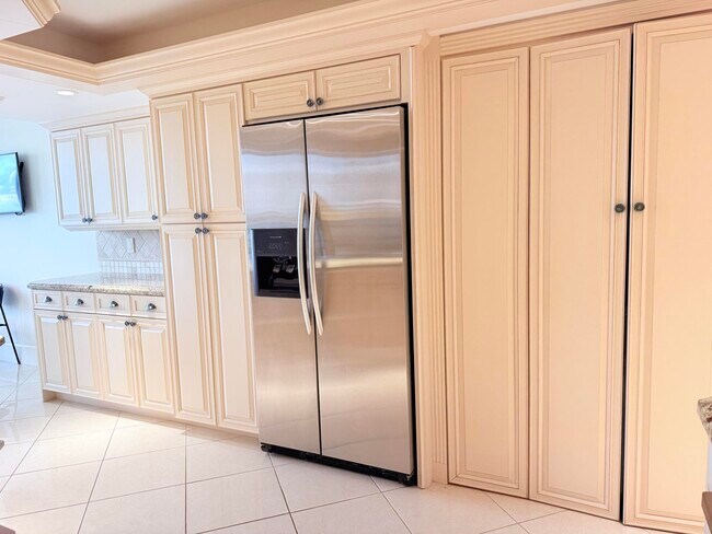 Building Photo - 3560 S Ocean Blvd