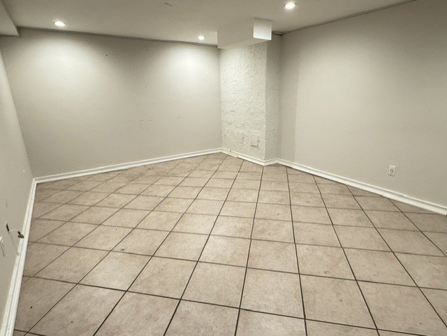 Building Photo - 74 Village Ln