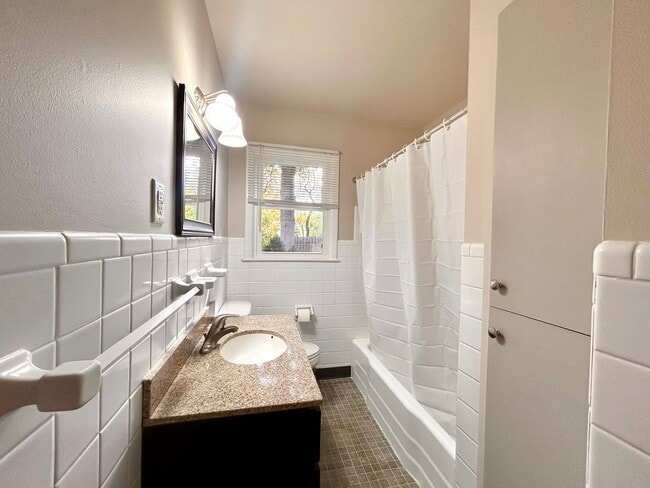 Building Photo - Three Bedroom Ranch in Northeast Grand Rapids