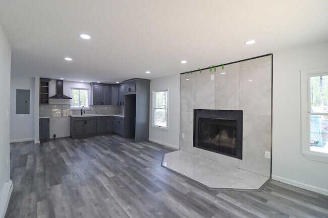 Building Photo - 1080 West Side Dr