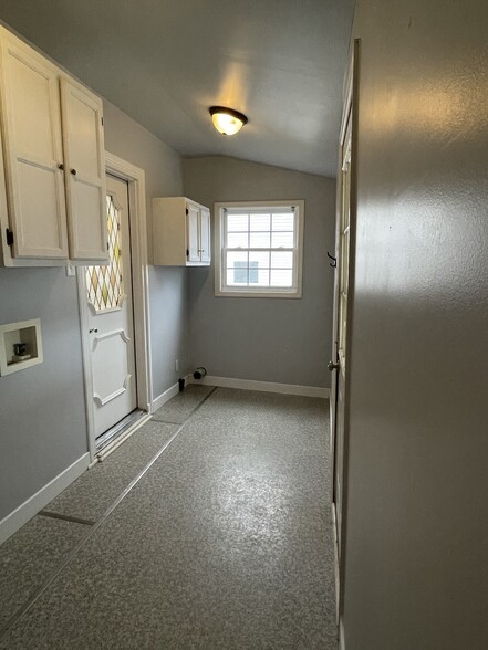 Mud room - 303 E 4th St