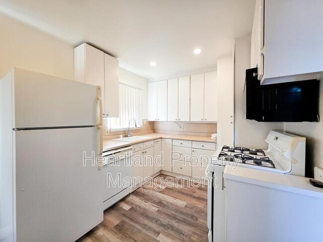 Building Photo - 5031 Monroe Ave