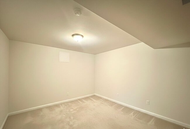 Building Photo - Mid-Century Gem in Kirkland’s Everest Park