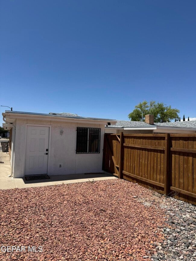 Building Photo - 408 San Blas Dr