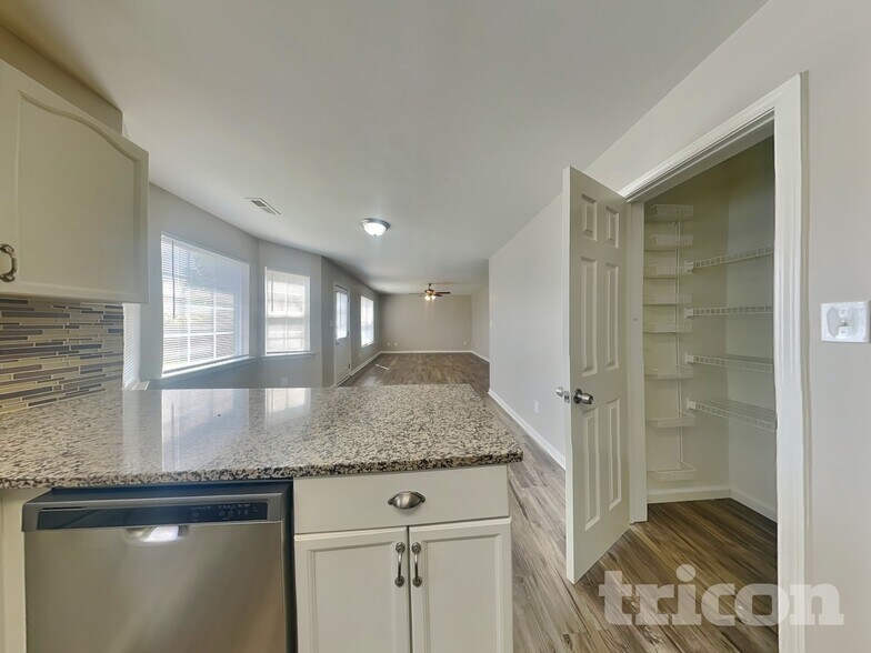 Building Photo - 2120 Ballingarry Dr