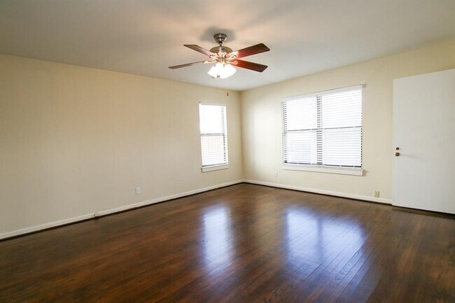 Building Photo - 6824 Southridge Dr