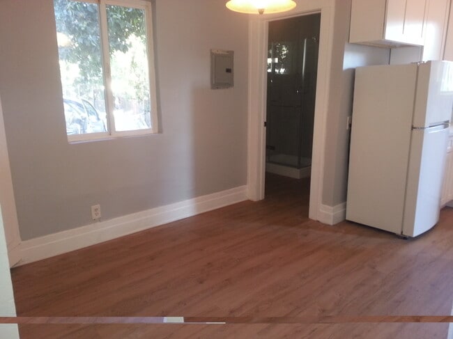 Building Photo - 777 Elmira St