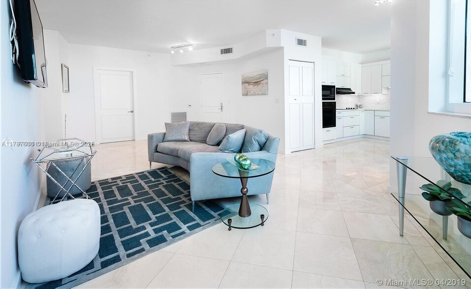 Primary Photo - 300 S Pointe Dr