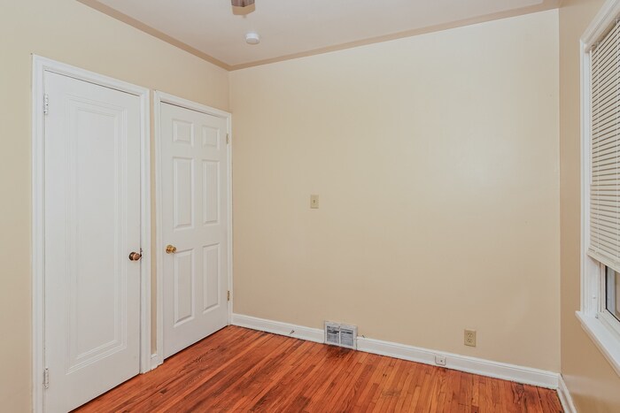 Building Photo - 3551 N Knox Ave