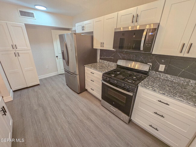 Building Photo - 3518 Sacramento Ave