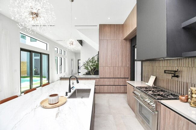 Building Photo - 5414 John Dreaper Dr