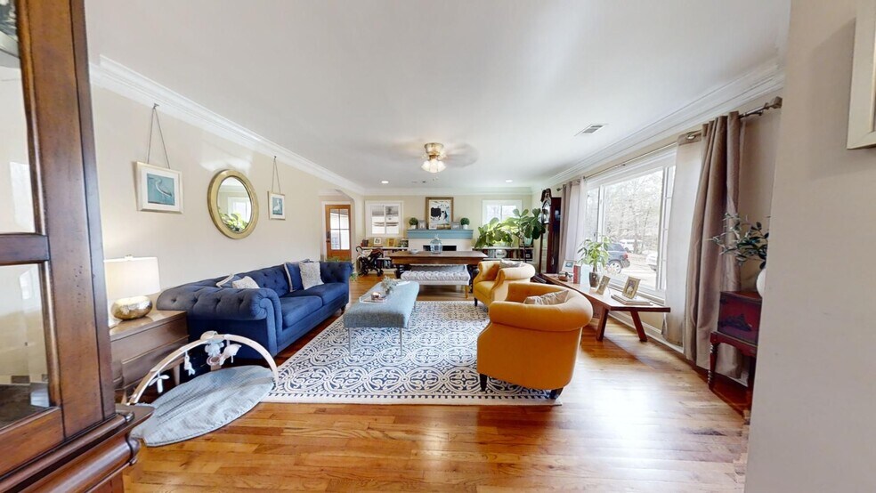 Building Photo - Gorgeous and updated home in Heart of Auburn