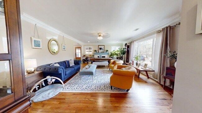Building Photo - Gorgeous and updated home in Heart of Auburn