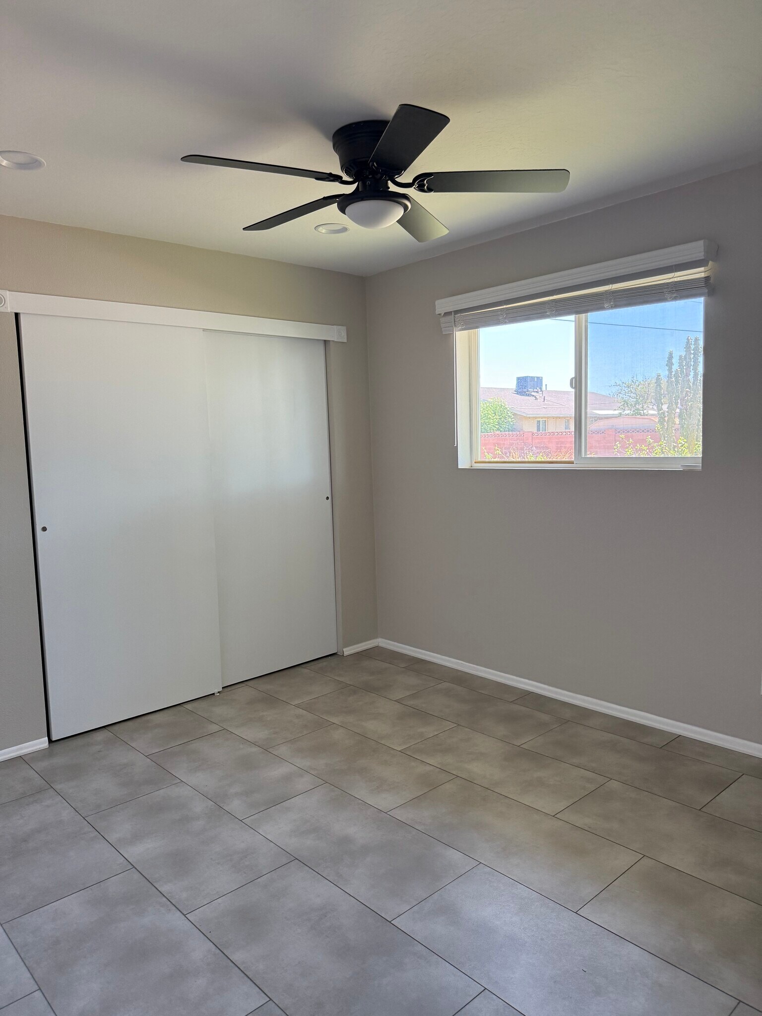 Building Photo - 3810 S La Corta Dr
