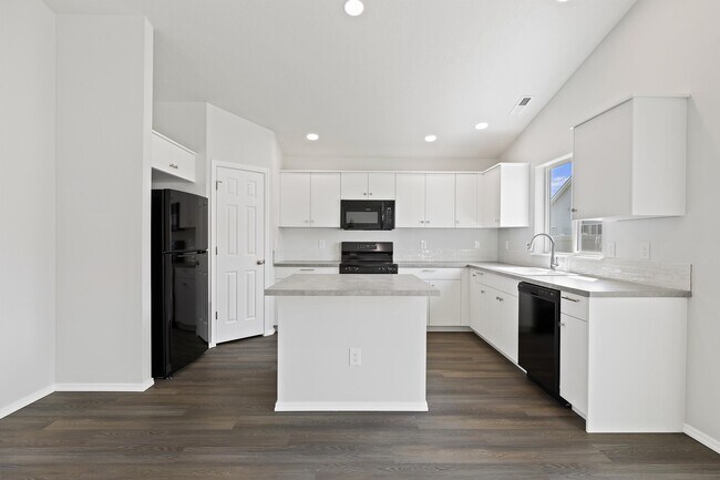 Building Photo - 12383 Genevieve St